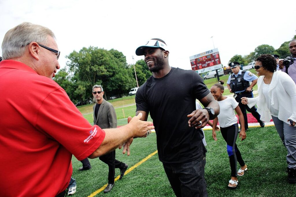 Ryan Howard, Billie Jean King and Michael Vick walk into a park…